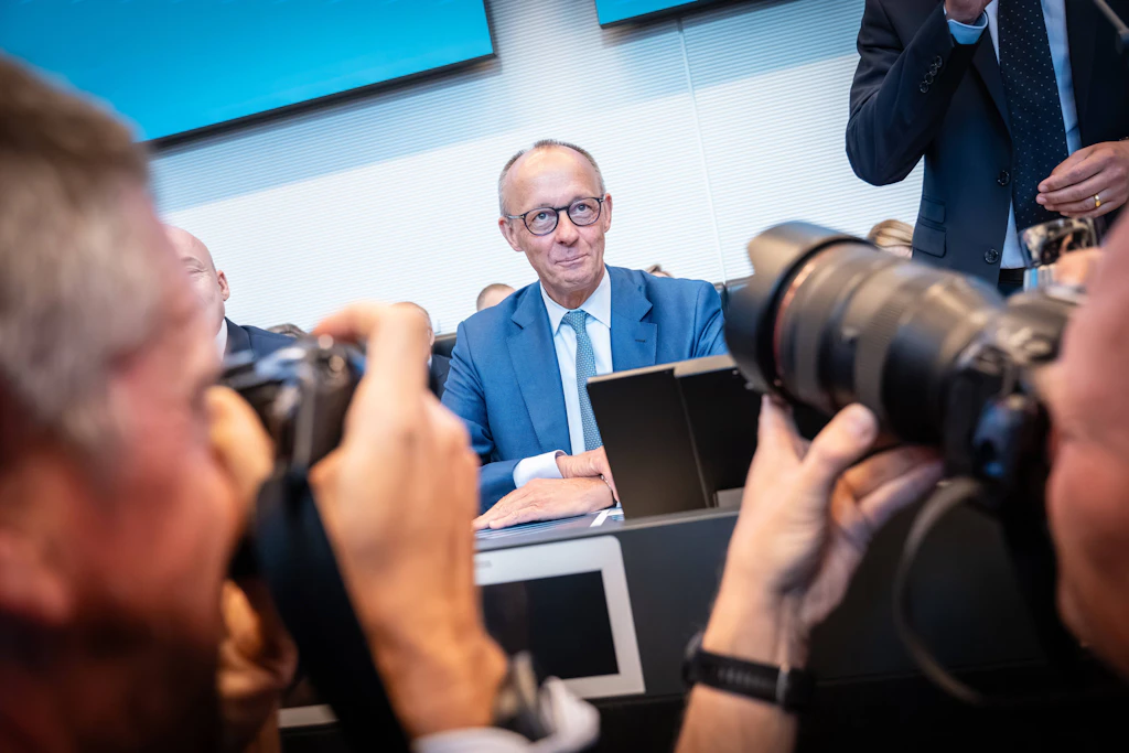 Bundeskanzler Friedrich Merz zu Beginn der Fraktionssitzung von CDU und CSU im Deutschen Bundestag