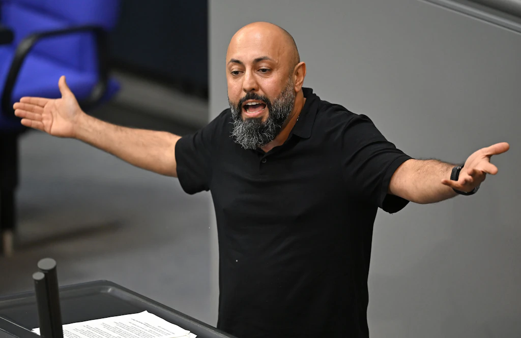 Clan-Kontakte: Linken-Abgeordneter Koçak zieht sich aus Bundestag zurück