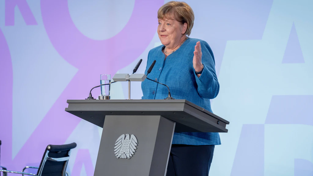 An einem Tag wie heute und nach einem Abend wie gestern: Angela Merkel am Montag im Deutschen Bundestag, 24 Stunden nach dem Absturz ihrer Partei auf 4,9 Prozent in Mecklenburg-Vorpommern
