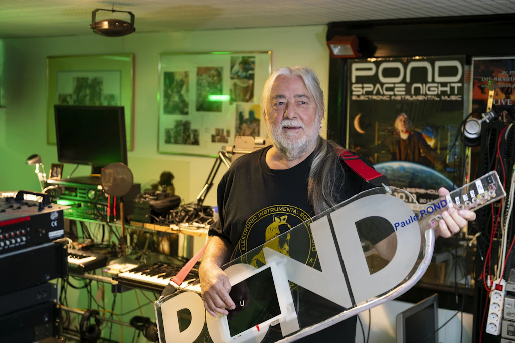 Wolfgang „Paule“ Fuchs, Frontmann der Gruppe Pond, in seinem Studio