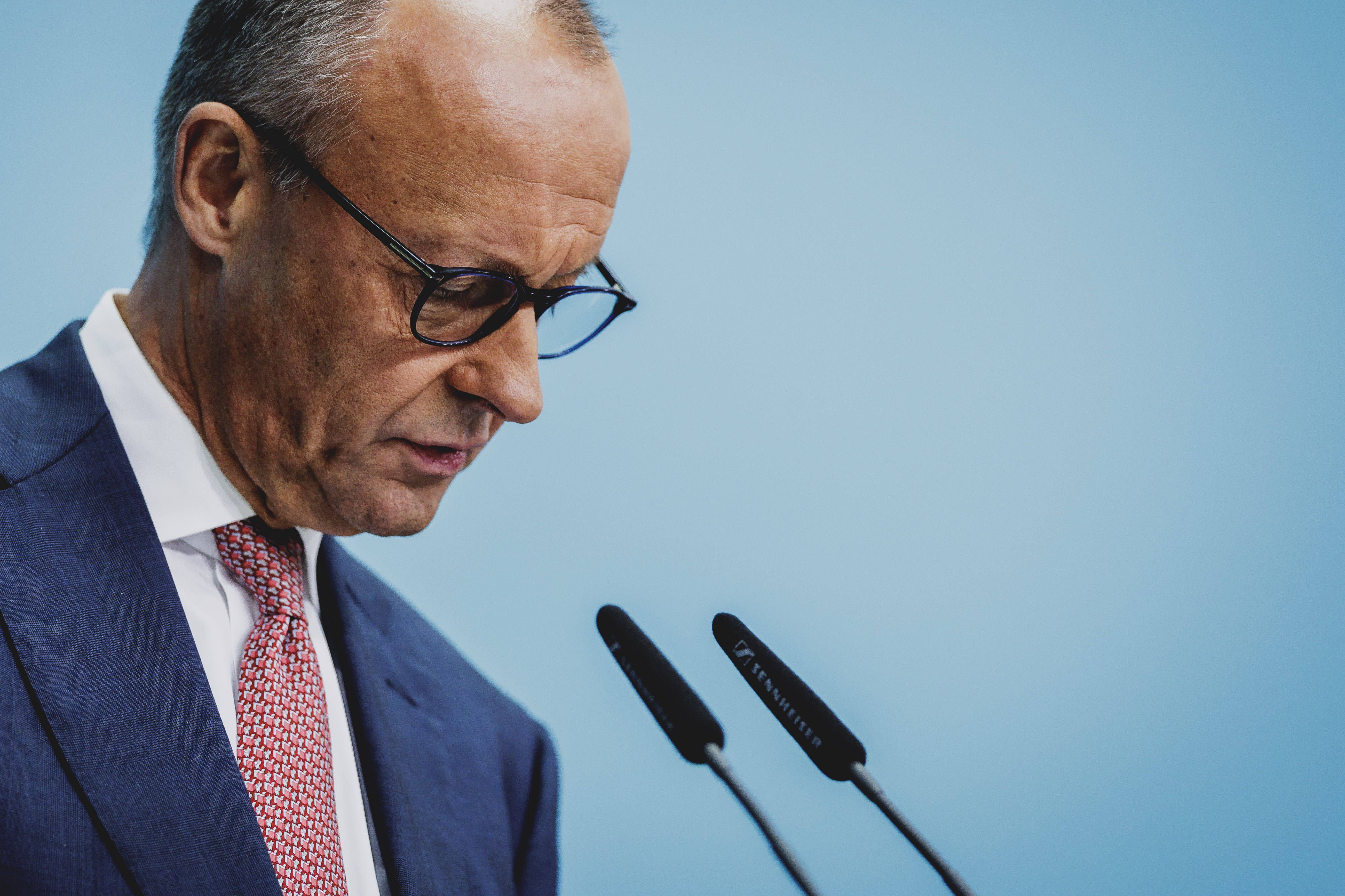 „Merz ist ein Witz“: So wird der Kanzler nach CDU-Absturz im Ausland wahrgenommen