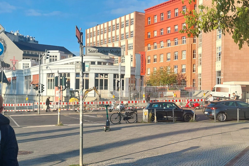 Alles ist eingezäunt an der Prenzlauer Allee/Saarbrücker Straße.