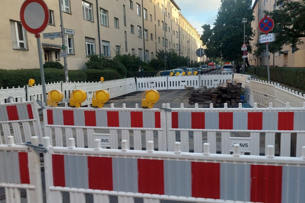 Nur Absperrungen, hier an der Sültstraße/Erich-Weinert-Straße