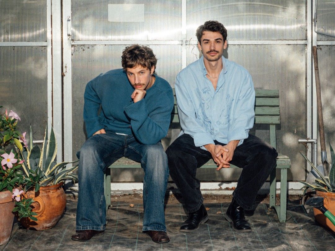 Von der Leinwand auf den Hoodie: Dieses Label macht Kunst (finanziell) tragbar