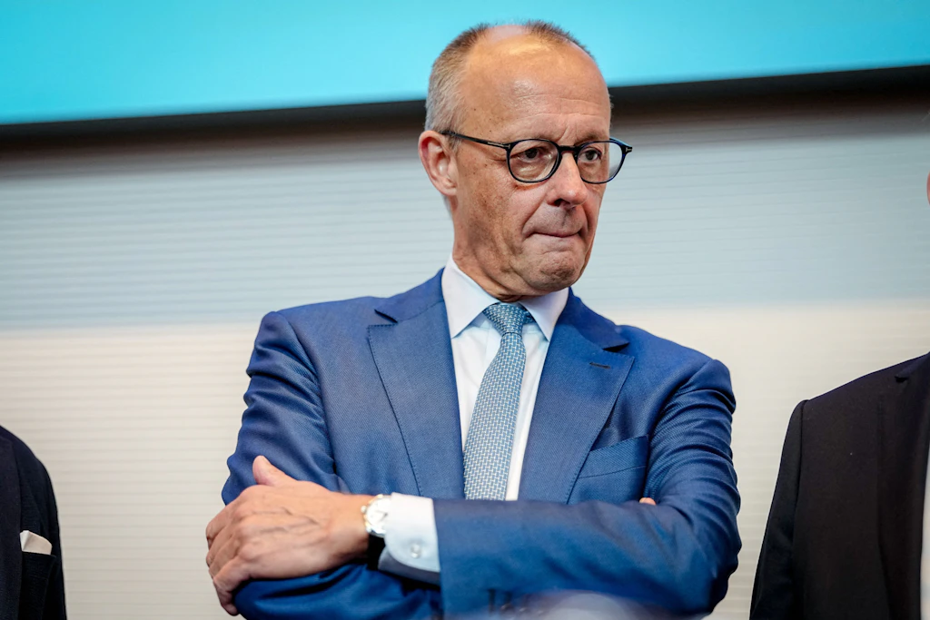 Bundeskanzler Friedrich Merz (CDU) nimmt an der Sitzung seiner Bundestagsfraktion teil.