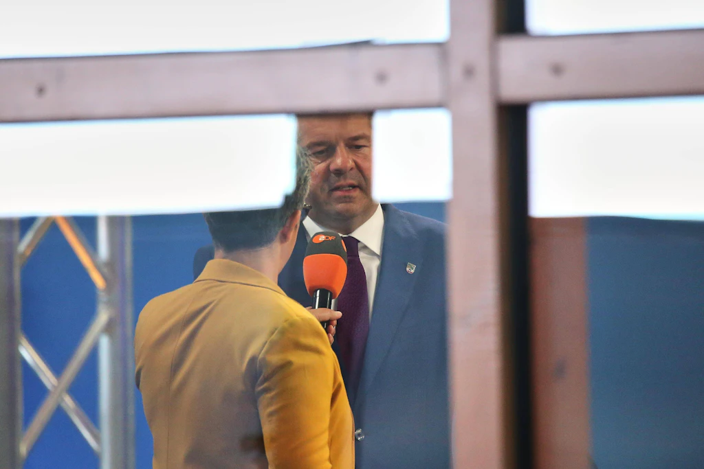Sven Schulze versteckt sich vor Ulrich Siegmund: Die brisante Szene aus der ZDF-Doku „Inside CDU"
