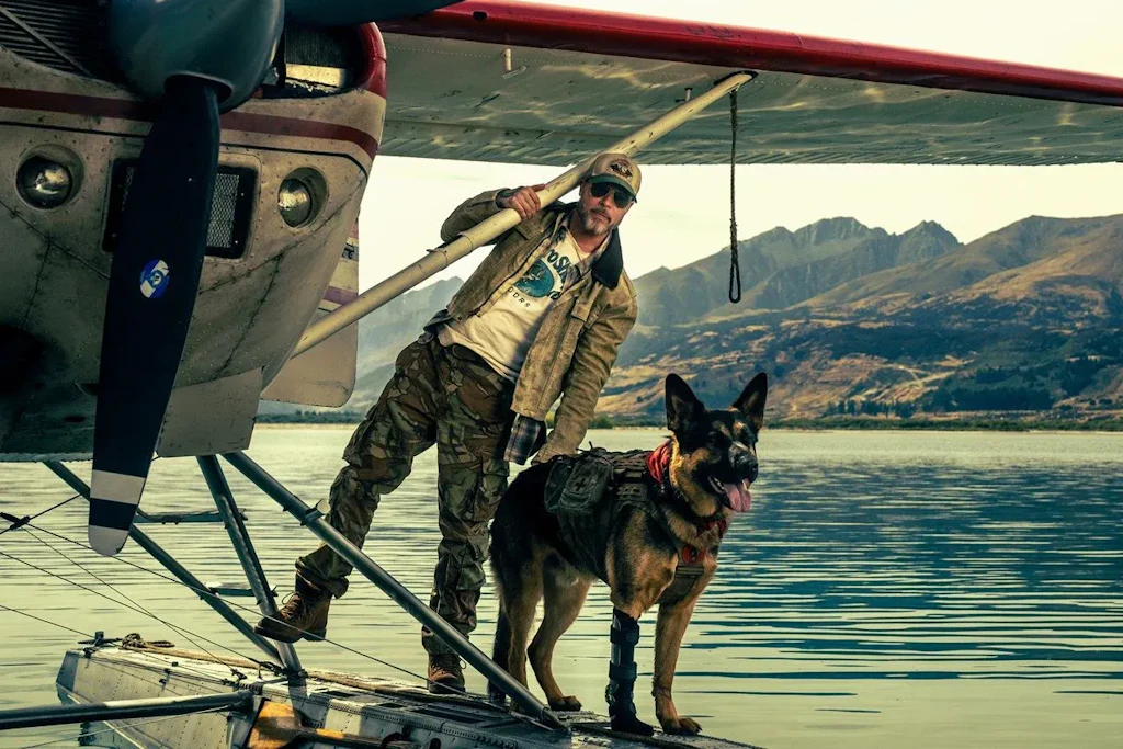 Der ehemalige Militäroffizier (Brad Pitt) und sein Hund Odin sind unzertrennlich.