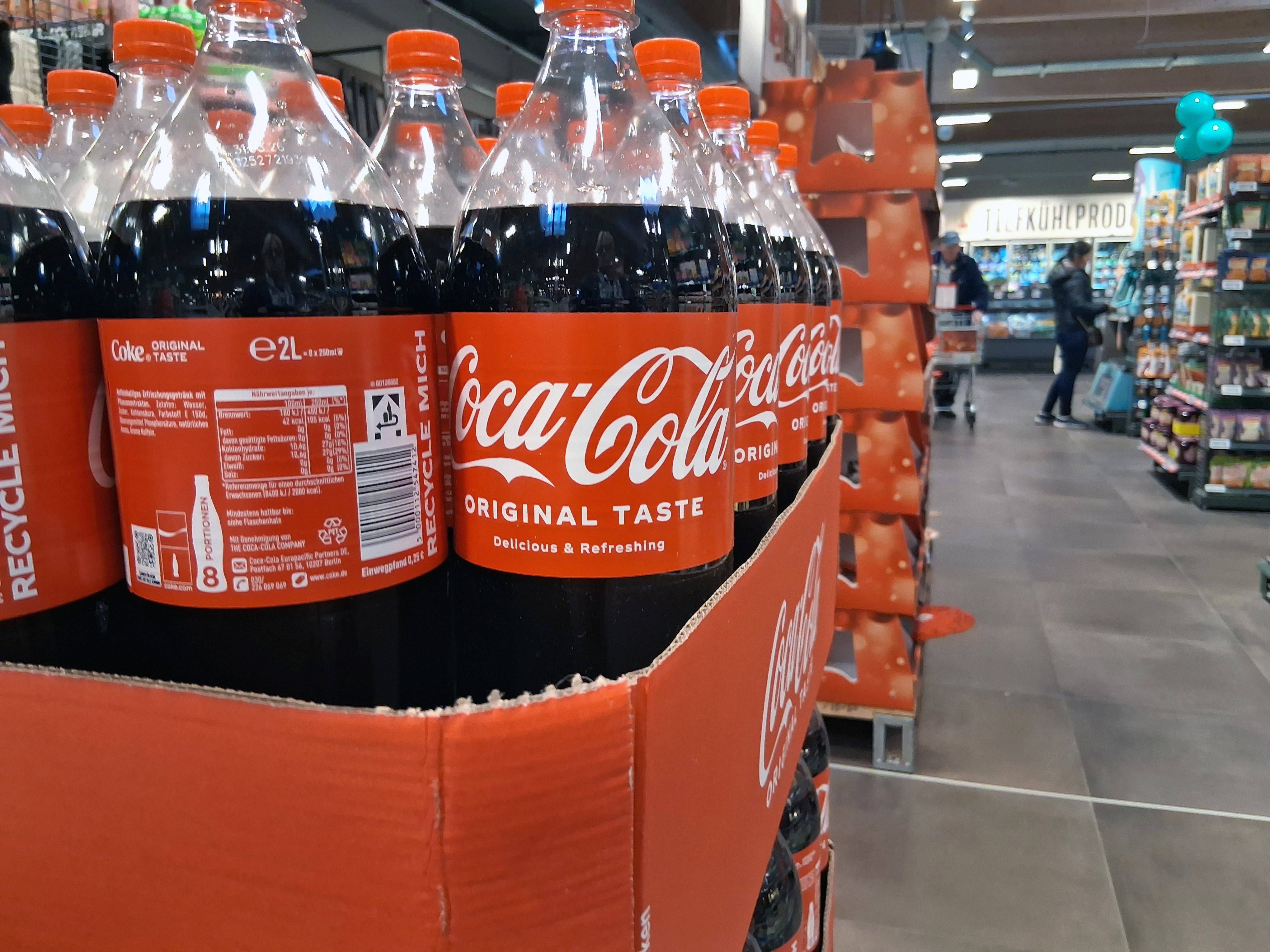 Machtkampf mit Coca Cola: Rewe zieht nach 3,5 Prozent Aufschlag die Reißleine