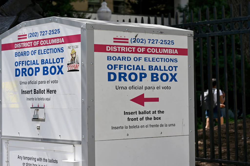 Ein Briefkasten in Washington, D.C. für die Abgabe von Briefwahlunterlagen.