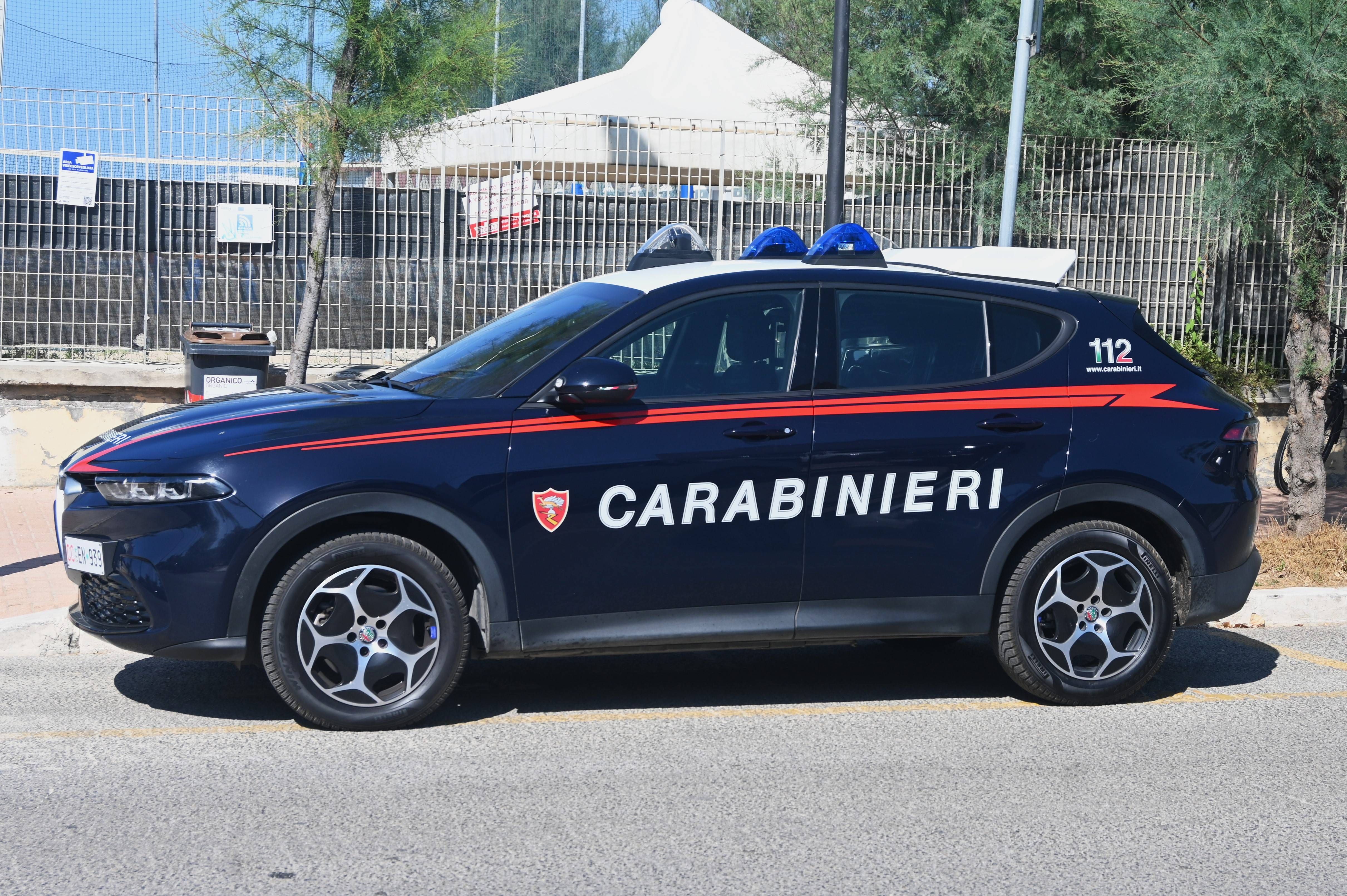 In Wänden und Möbeln versteckt: Italienische Polizei findet 3,2 Millionen Euro in Wohnung