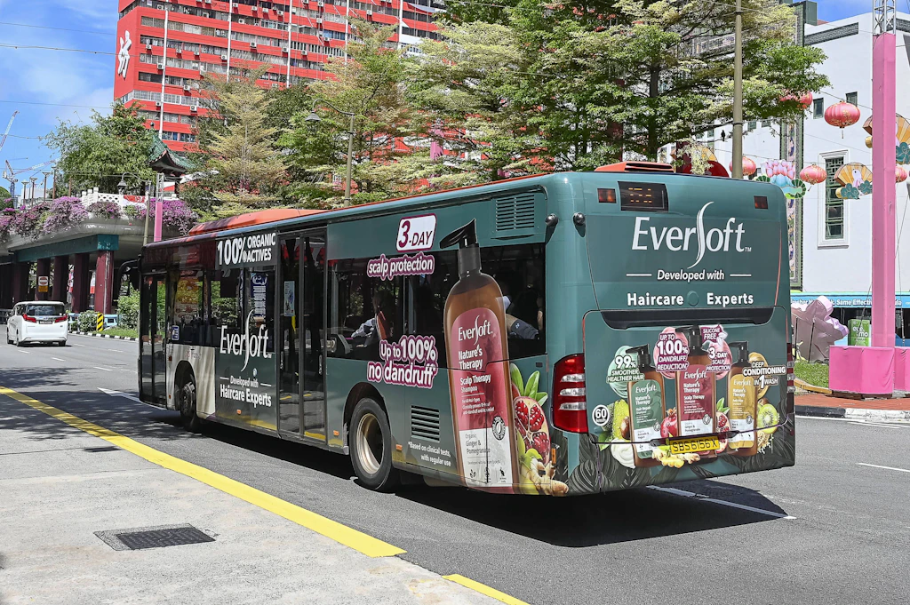 Singapur: Bis zu 500 Dollar Strafe für laute Musik im Bus