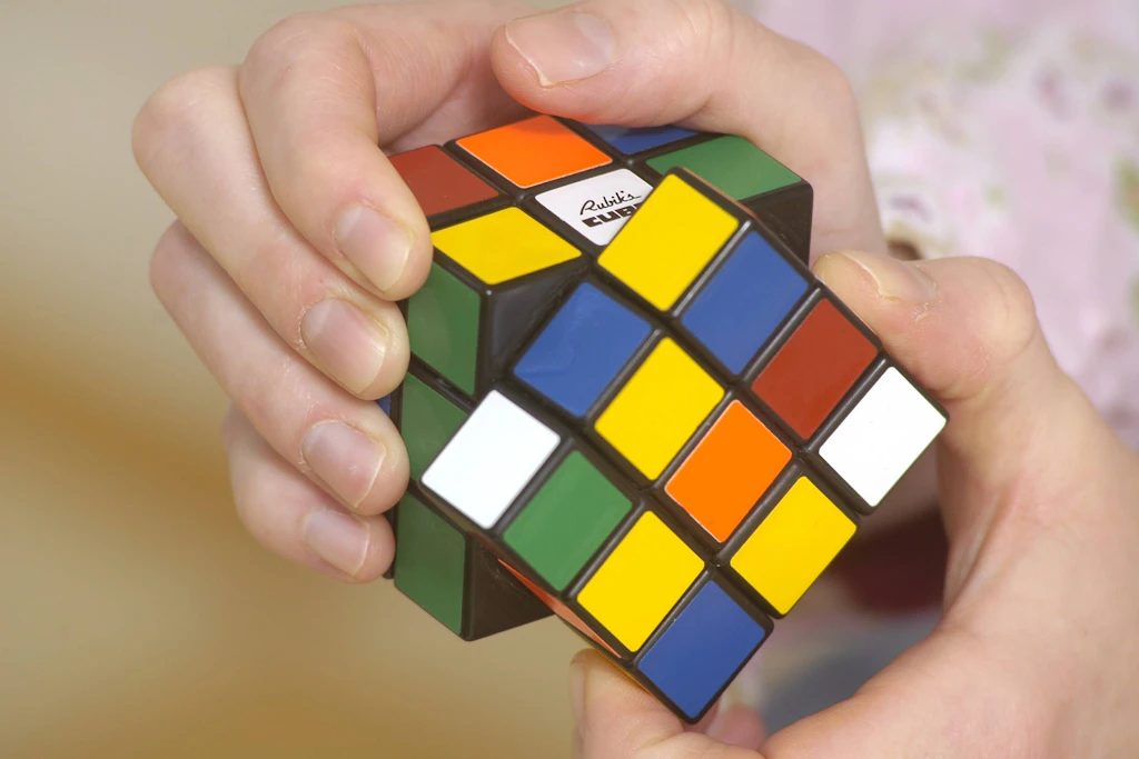 Ein klassischer 3x3-Zauberwürfel: Lian Yunzhi löst ihn im Schnitt in 4,27 Sekunden. (Symbolbild)