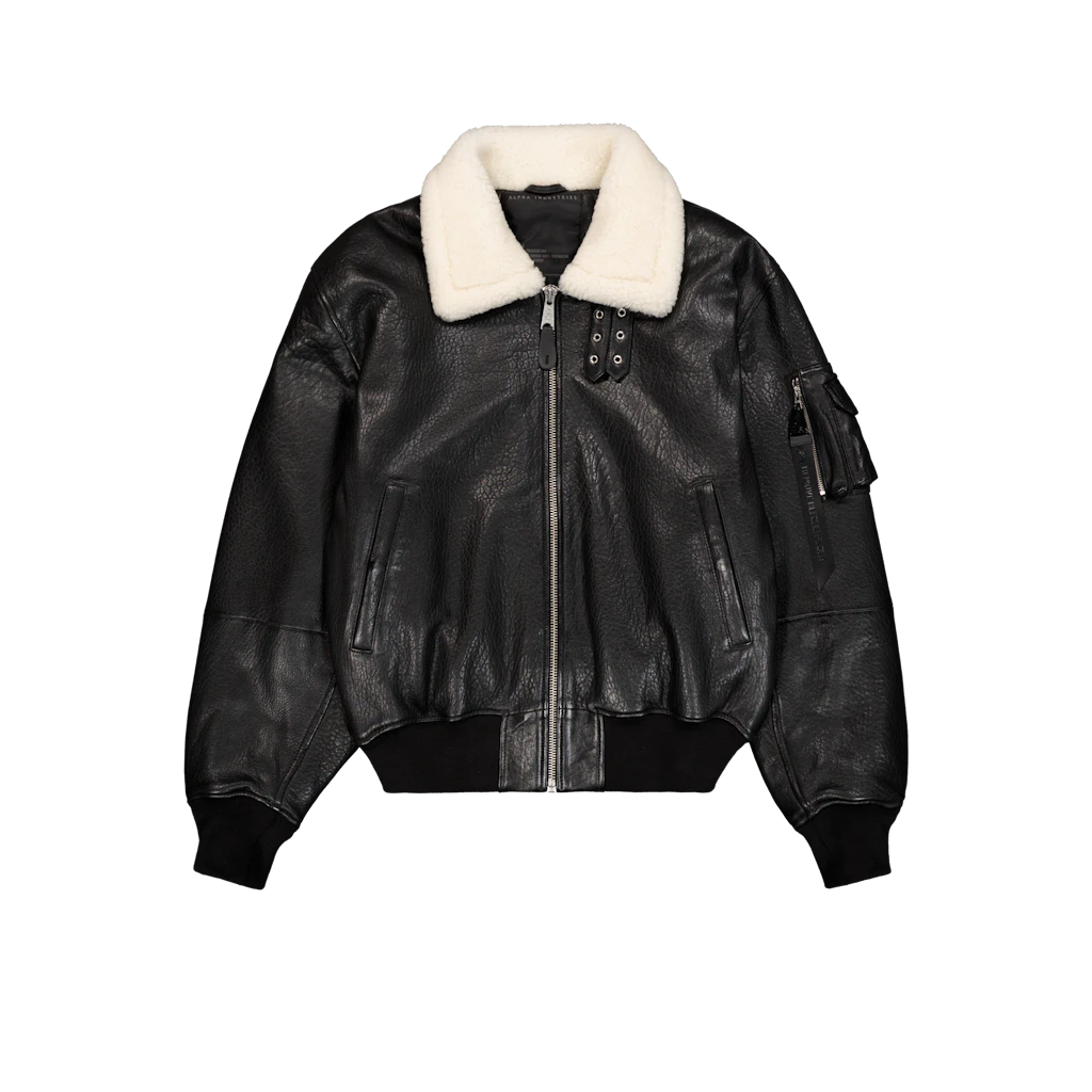 Neuinterpretation des Archiv-Modells: Die „B-15 Leather UV“ von Alpha Industries aus Schafsleder mit abnehmbarem Lammfellkragen und Utility-Details.