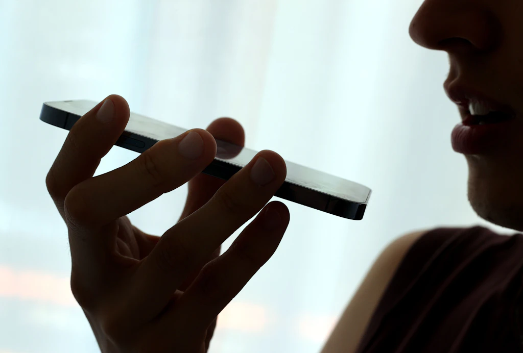 Google, Siri und Co: Hilfe, mein Smartphone hört mich ab!
