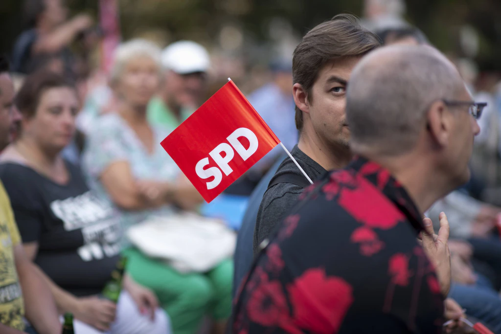 Die SPD holte bei den Landtagswahlen in Sachsen-Anhalt nur 9,3 Prozent und lädt nun dennoch zu Regierungsgesprächen.