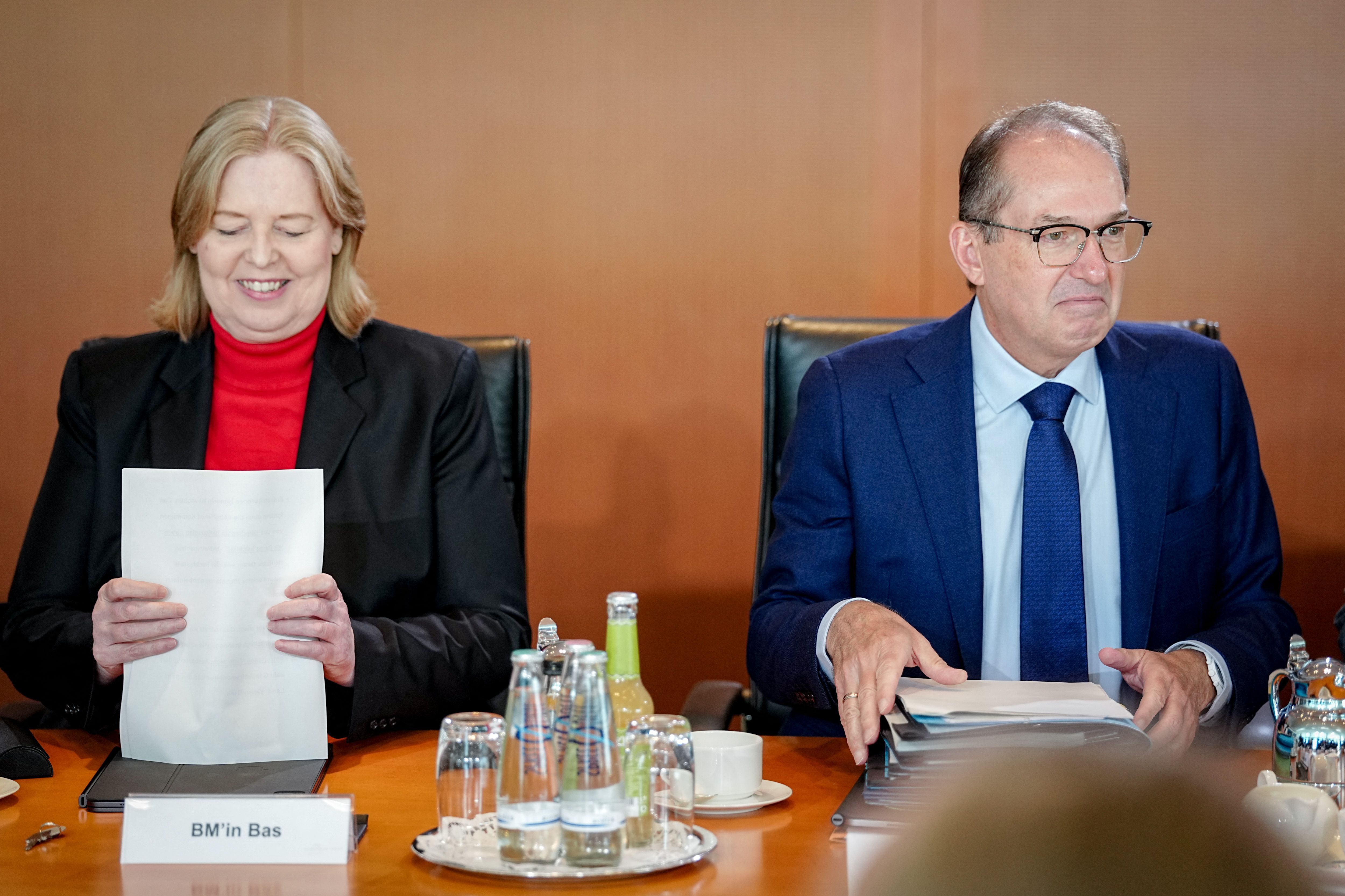Wer mit Haftbefehl gesucht wird, erhält keine Sozialleistungen mehr: Das steht im neuen Plan der Regierung