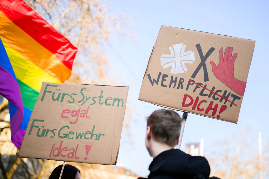 Am Freitag nehmen in bundesweit über 100 Städten Schüler am „Schulstreik gegen die Wehrpflicht“ teil.