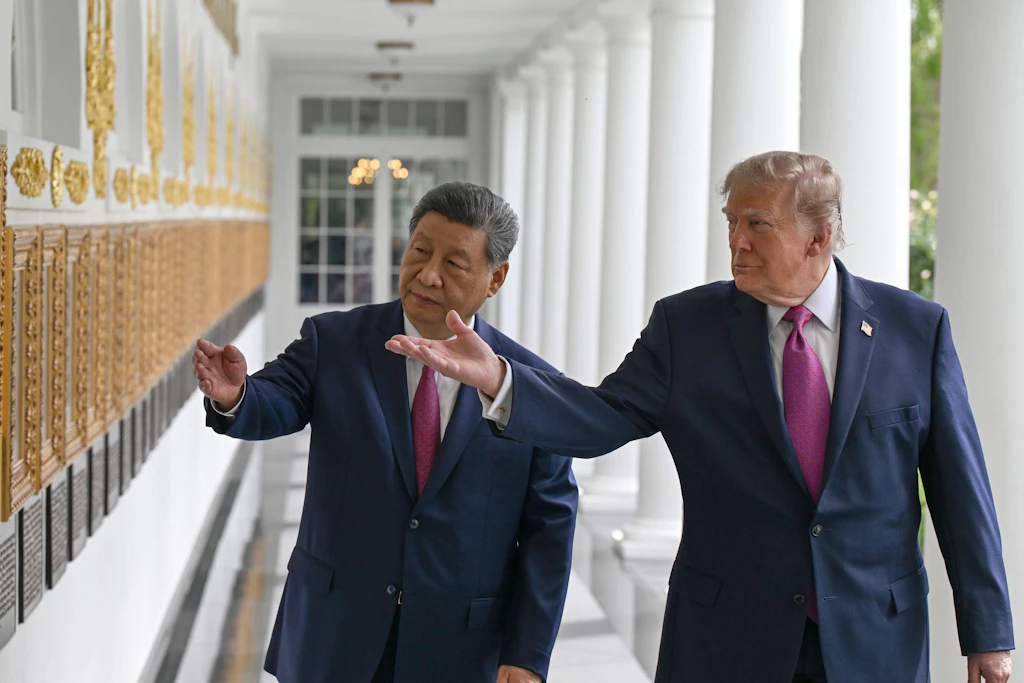 US-Präsident Donald Trump und Chinas Staatschef Xi Jinping auf dem Weg ins Oval Office im Weißen Haus.
