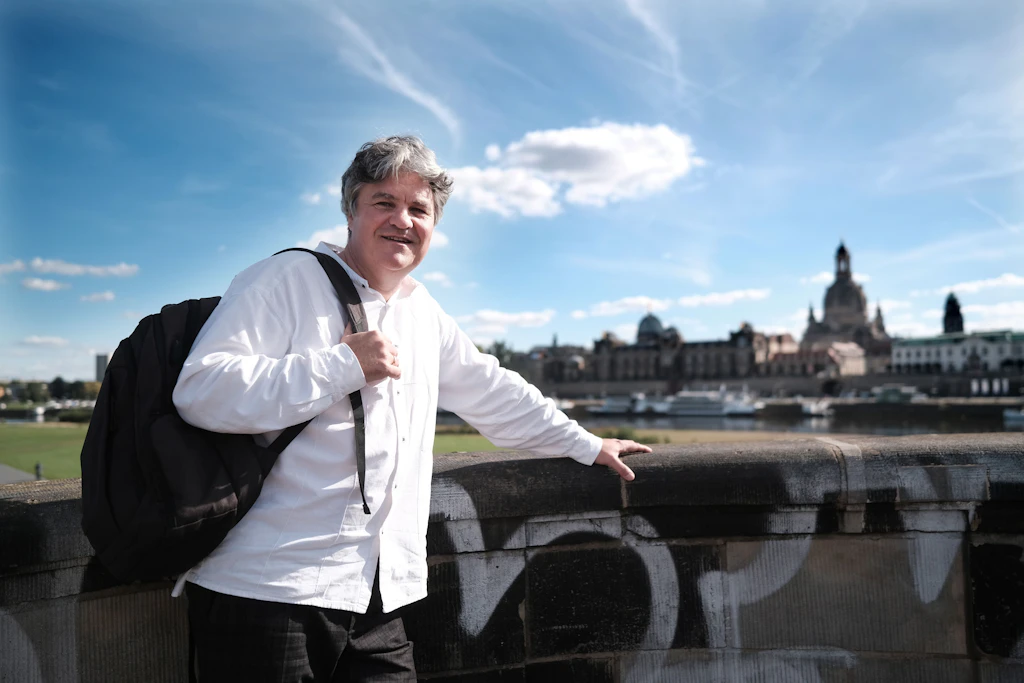 Vor der Silhouette seiner Wahlheimat Dresden: Markus Rindt kehrte 1996 zurück und ist bis heute geblieben.