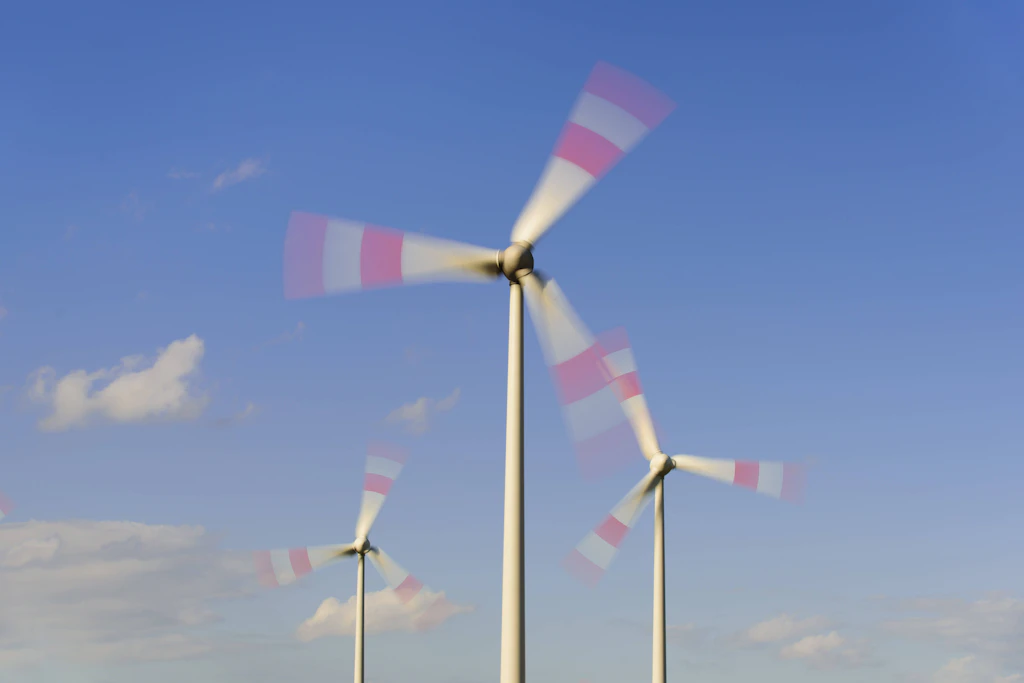 Übertragungsnetzbetreibers 50Hertz meldet für 2025 einen Anteil regenerativer Energien von 74 Prozent.