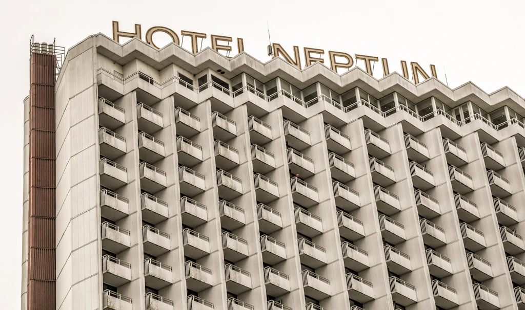 Warum Gäste im Hotel Neptun ihr Geld abgeben mussten und neues bekamen