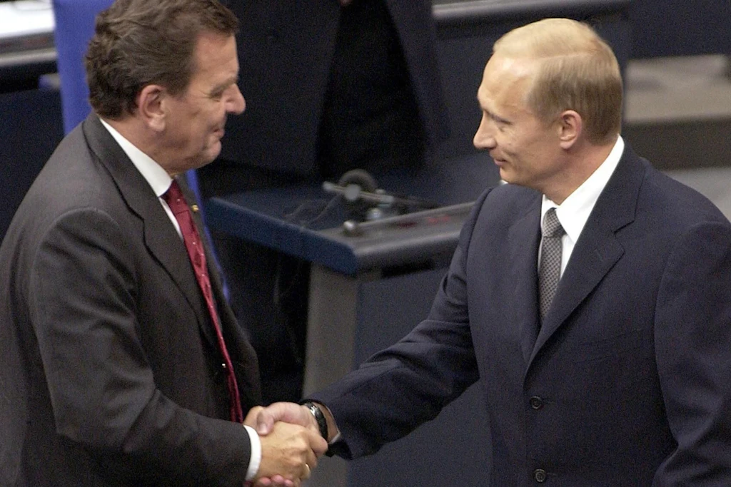 Bundeskanzler Gerhard Schröder und Russlands Präsident Wladimir Putin im Bundestag