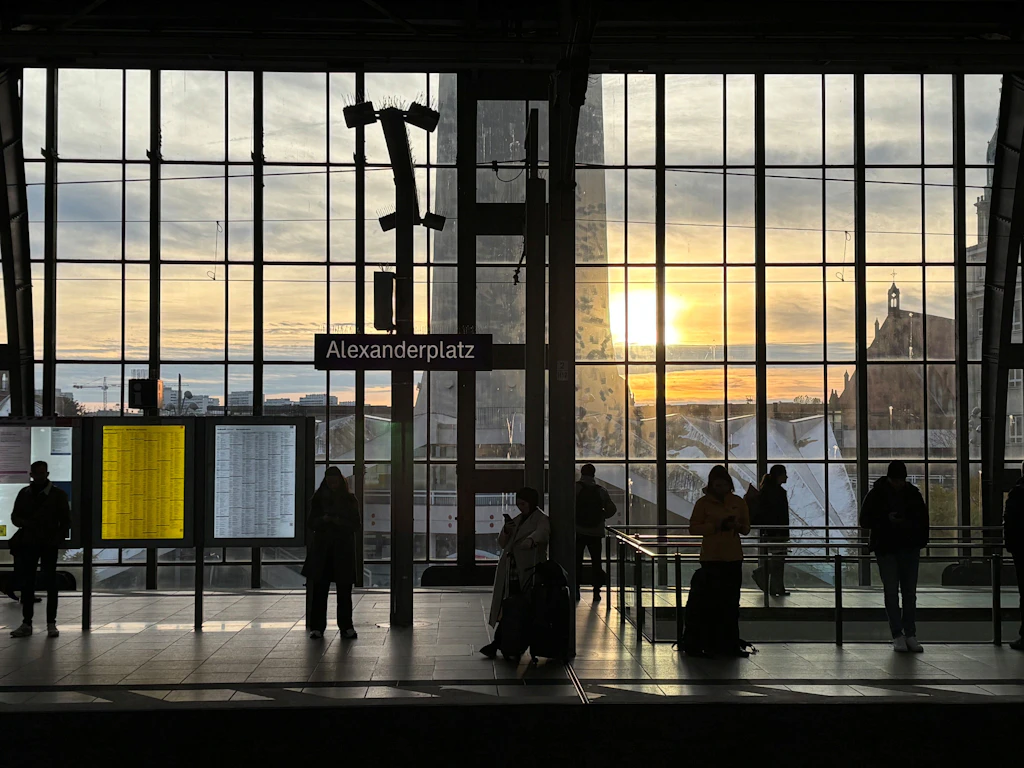 Café im DDR-Stil: Das plant die Bahn für den Bahnhof Alexanderplatz
