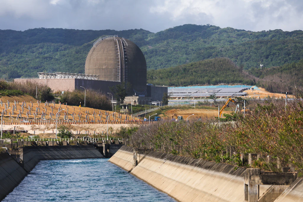 Das Kernkraftwerk Maanshan in Taiwan kurz vor seiner Stilllegung im Mai 2025. Nun wird eine Wiederinbetriebnahme geprüft. 