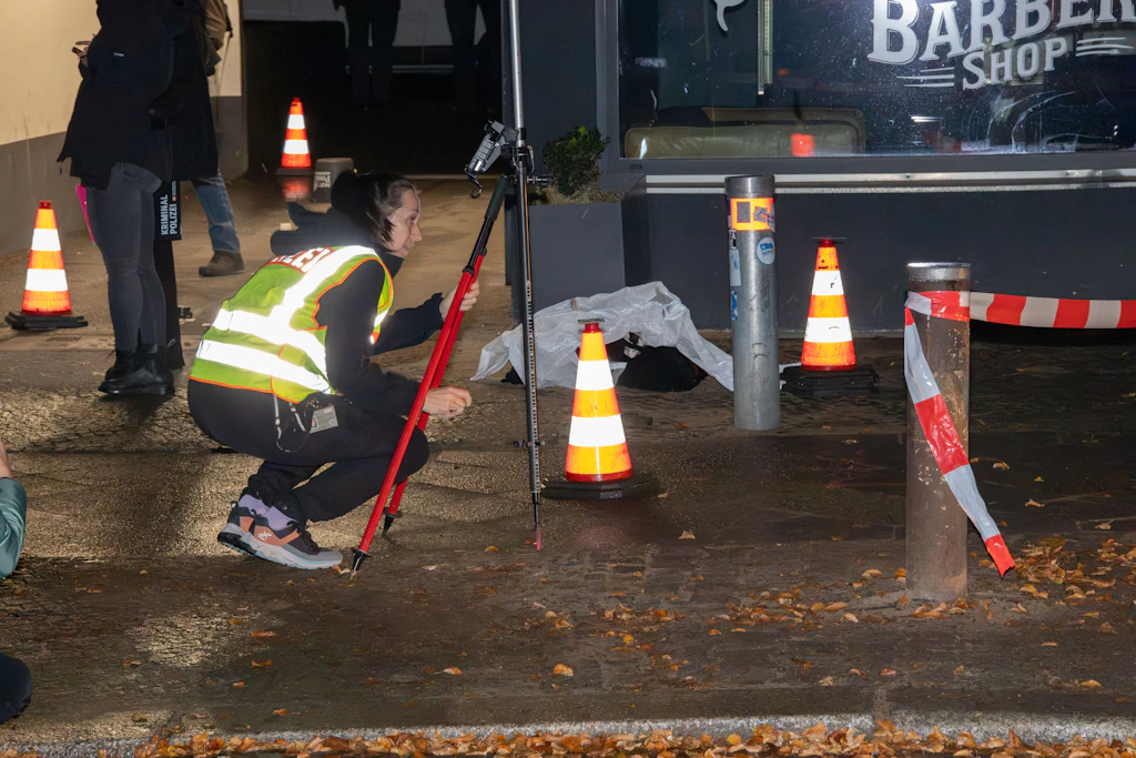 Tatort-Arbeit in Steglitz: Ende September erlitt dort ein 17-Jähriger lebensgefährliche Schussverletzungen.