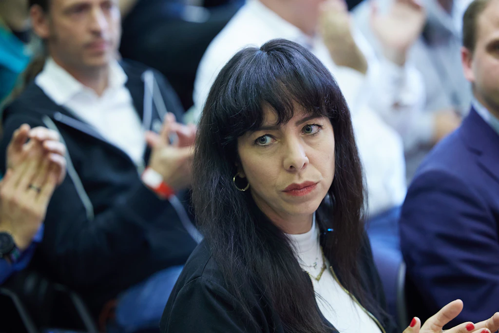 Elif Eralp, Spitzenkandidatin der Berliner Linken, beim Landesparteitag ihrer Partei in Berlin