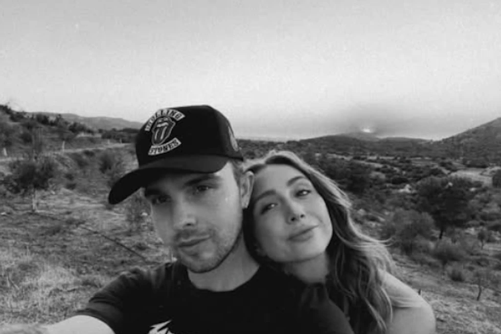 Dieses Foto ist eines der ersten Pärchenfotos von Nadja und Mike Singer.