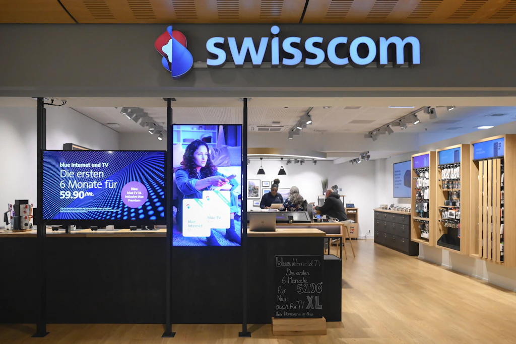 Er half seiner Nachbarin (83) im Handyshop – nach 38 Jahren wirft Swisscom ihn raus