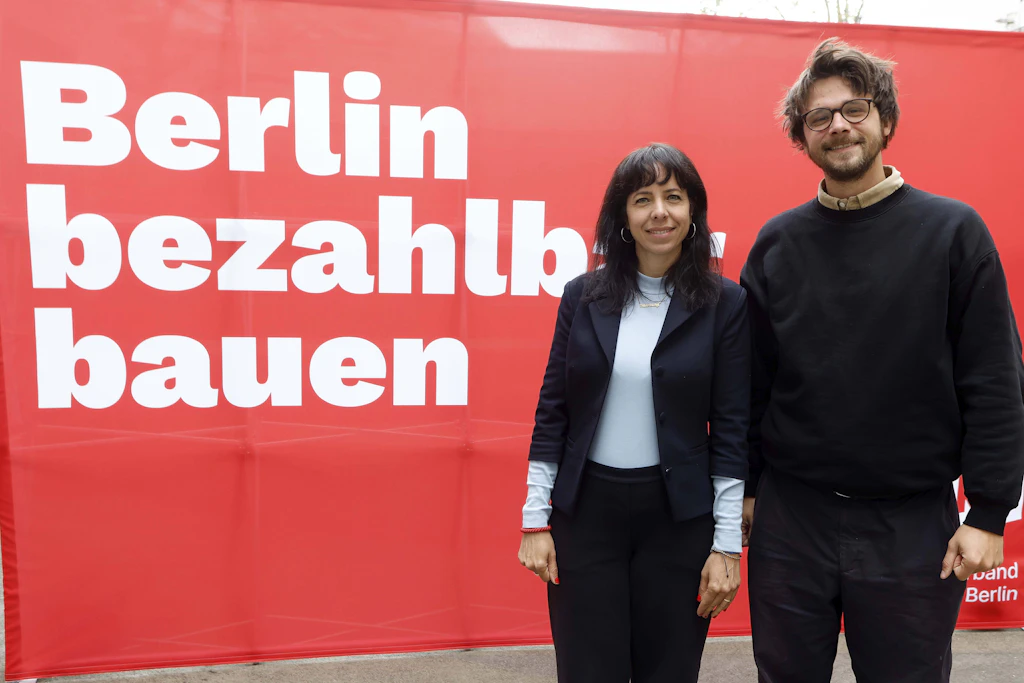 Elif Eralp, Bürgermeisterkandidatin der Linken, verspricht Wohnen in Berlin wieder bezahlbar zu machen.