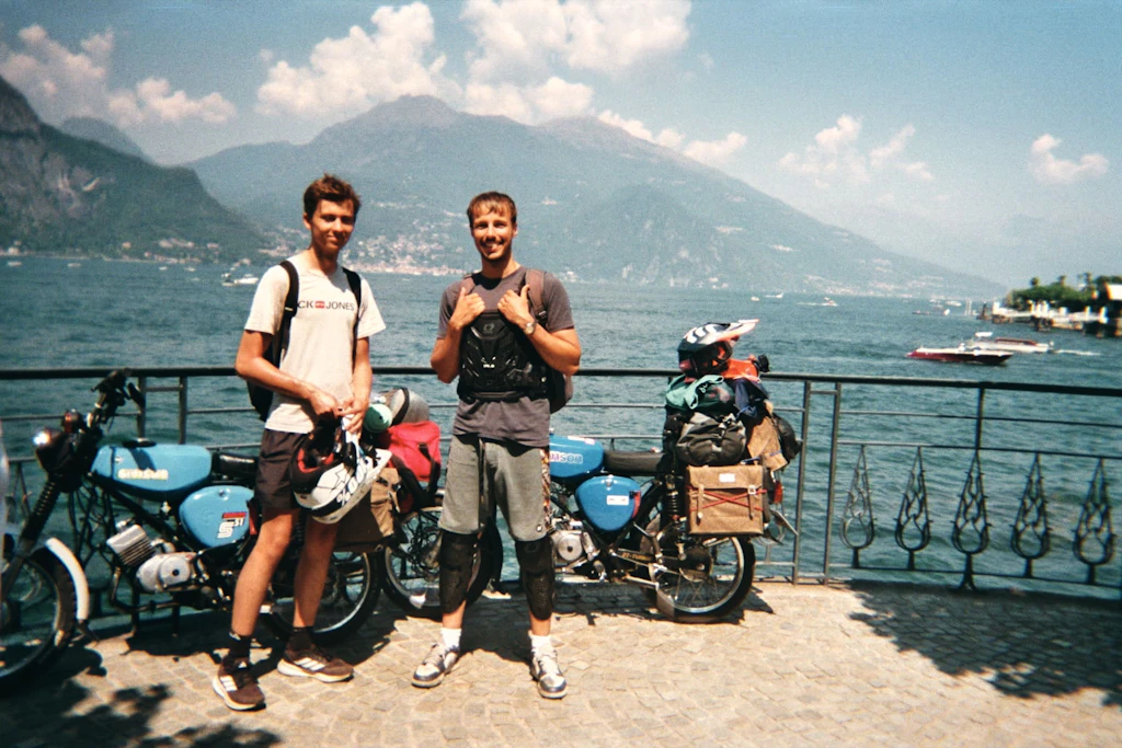 Ein Roadtrip der besonderen Art: Bruno Junghähnel (l.) und Luca Hobusch sind mit ihren Simons nach Mailand gefahren.