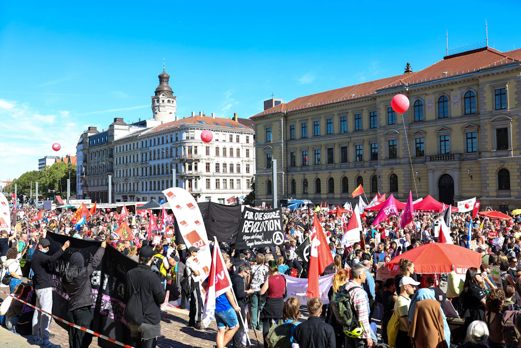 Am 26. September gingen Tausende in Leipzig gegen die Covenant-Ansiedlung auf die Straße: Das Vorhaben gilt in weiten Teilen der Leipziger Stadtgesellschaft als umstritten.