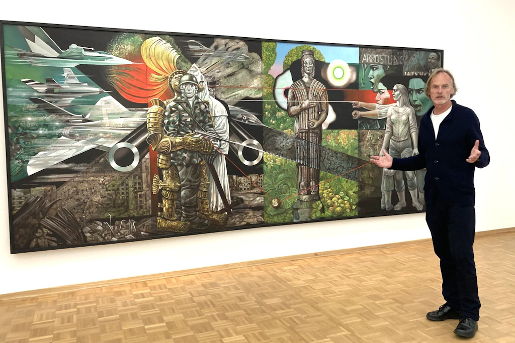 Jörg-Uwe Neumann, der Leiter der Kunsthalle Rostock, ist gespannt, wie die Bilder von Susanne Kandt-Horn von jungen Leuten heute aufgenommen werden. Das Antikriegsbild „Konfrontation oder Adam und Eva 82“ findet er sehr heutig.