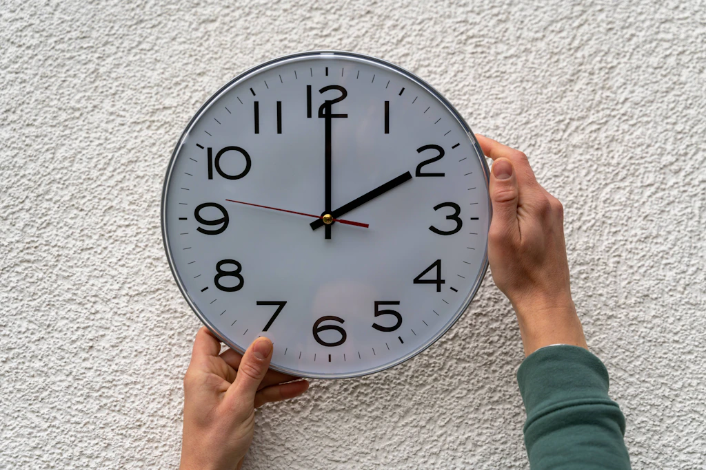 Zeitumstellung 2026: Uhr vor oder zurück? An diesem Sonntag beginnt die Winterzeit