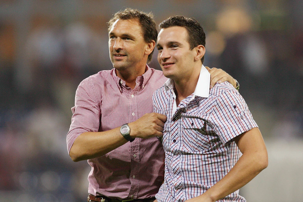 Trainer Claus-Dieter Wollitz (l.) und der damalige Spieler Daniel Ziebig erlebten erfolgreiche Zeiten beim FC Energie Cottbus.