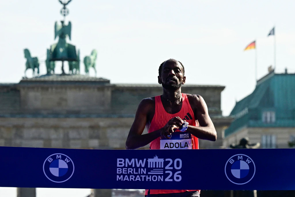 Guye Adola kam beim Berlin-Marathon als erster ins Ziel.