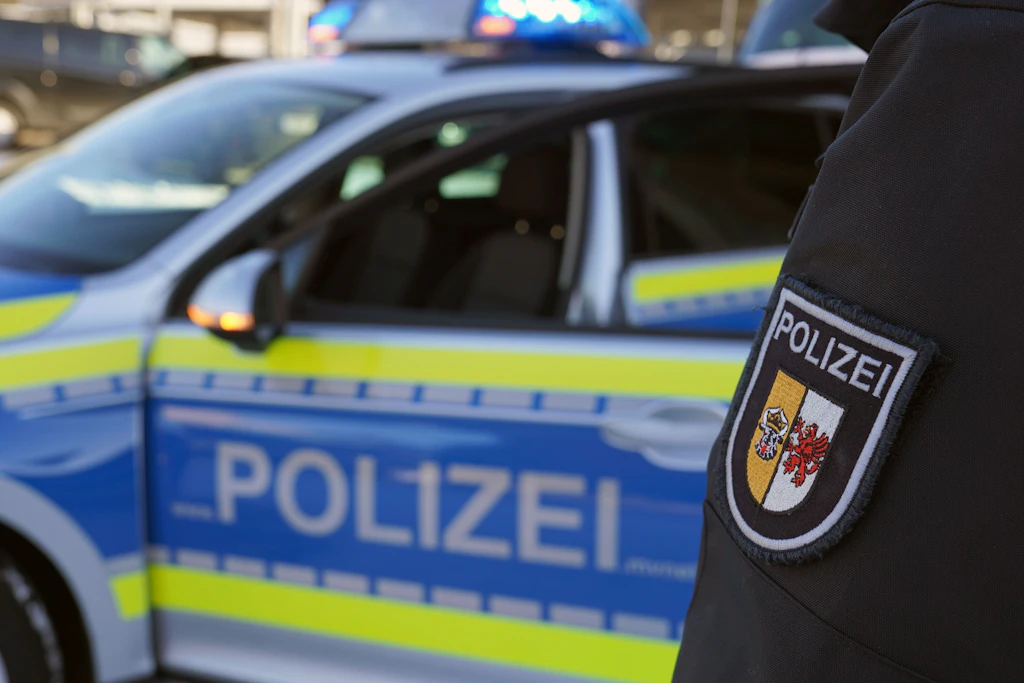 Bei Bützow steht ein Autohaus in Flammen.