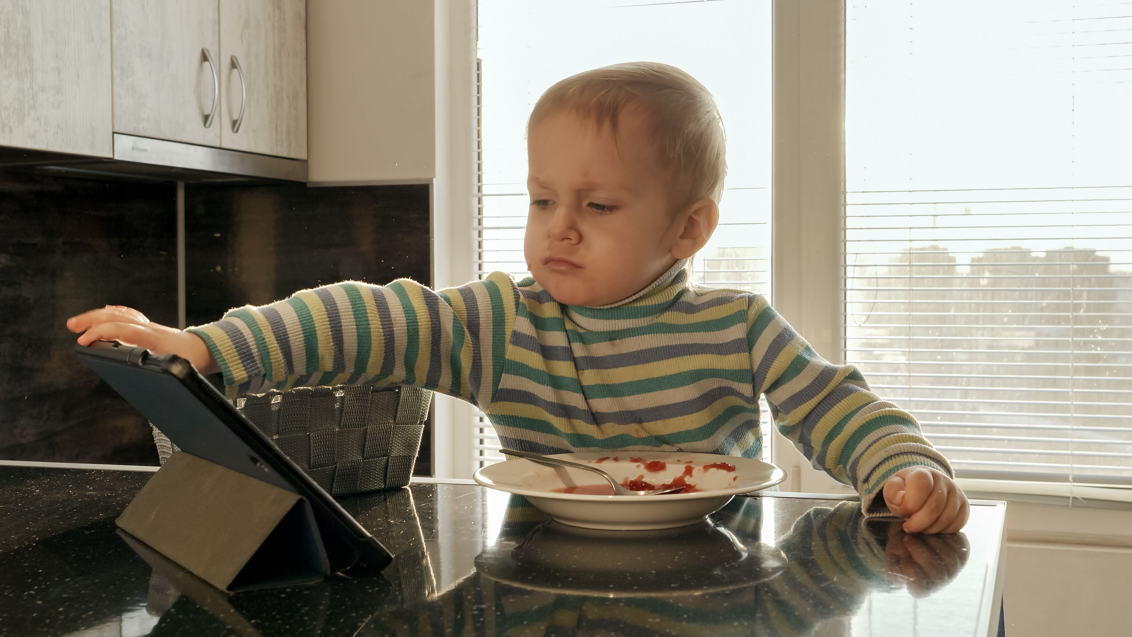 Fehler von Eltern beim Essen: Deshalb lernen Kinder schlechter sprechen