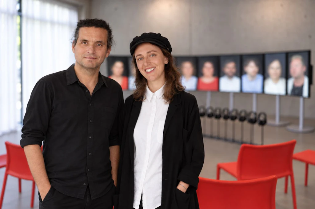 Der Filmemacher Stefan Krauss und die Videokünstlerin Ina Rommee, die die Videoinstallation geschaffen haben