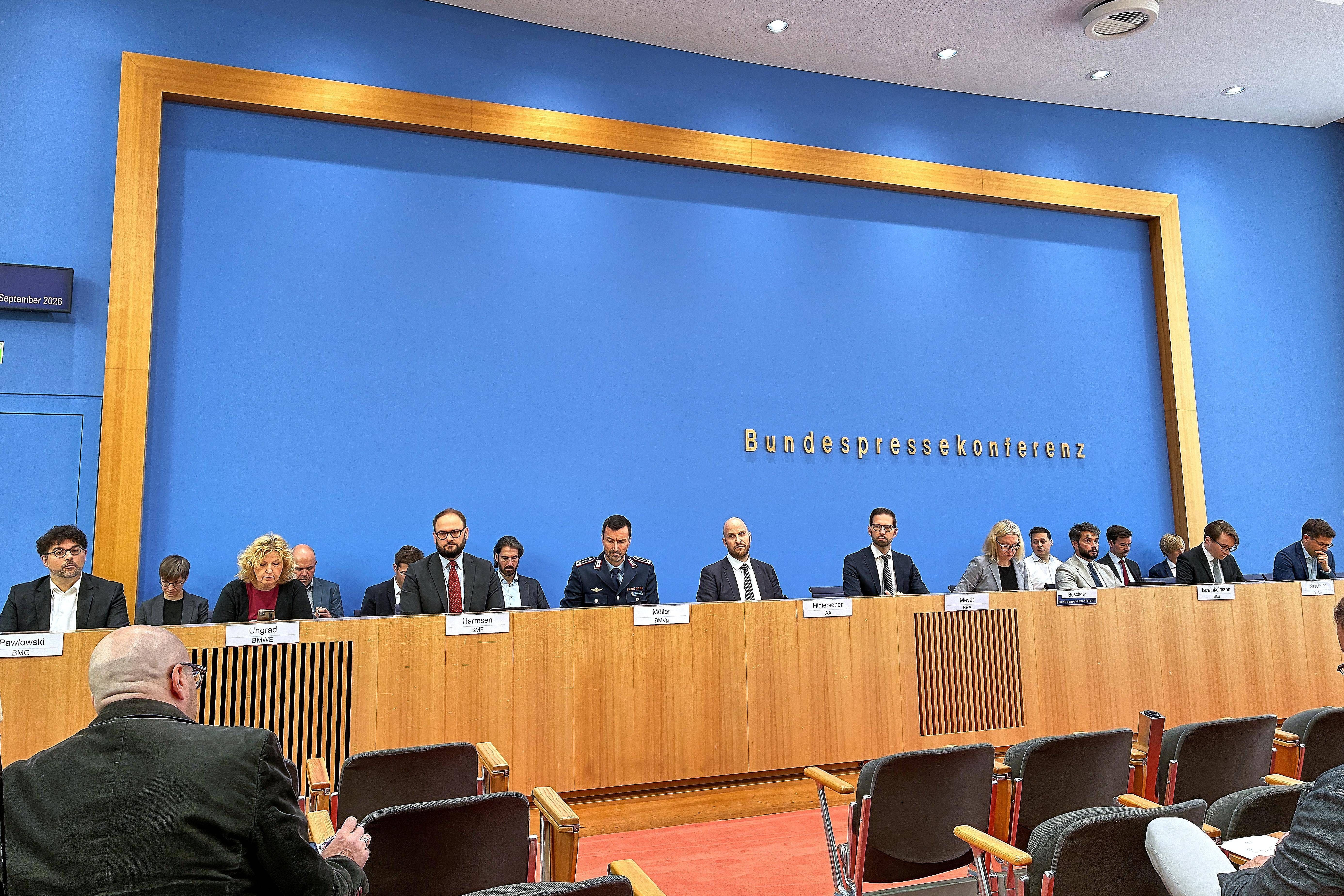 Lawrow-Treffen ohne Ergebnis, Rentenabzug ohne Erklärung und Amthors Strandkorb fährt heim