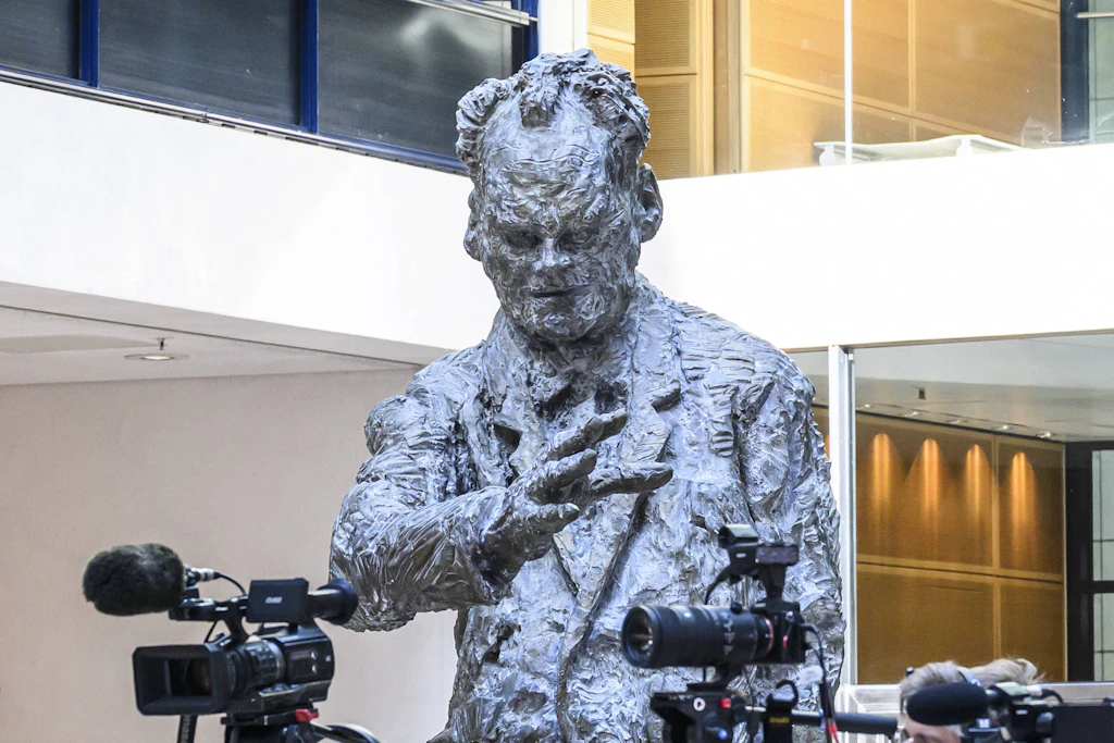 Willy-Brandt-Figur im Atrium des Willy-Brandt-Hauses
