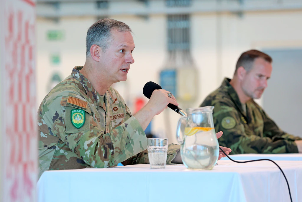 Nato-Oberbefehlshaber Alexus Grynkewich (links) im Mai 2026. Grynkewich warnt vor einer engeren Zusammenarbeit Russlands, Chinas, Irans und Nordkoreas.