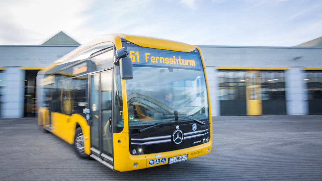 Der Sigma 8 ist wesentlich kürzer als die typischen Gelenkbusse, welche die DVB auf der Linie 61 einsetzt.
