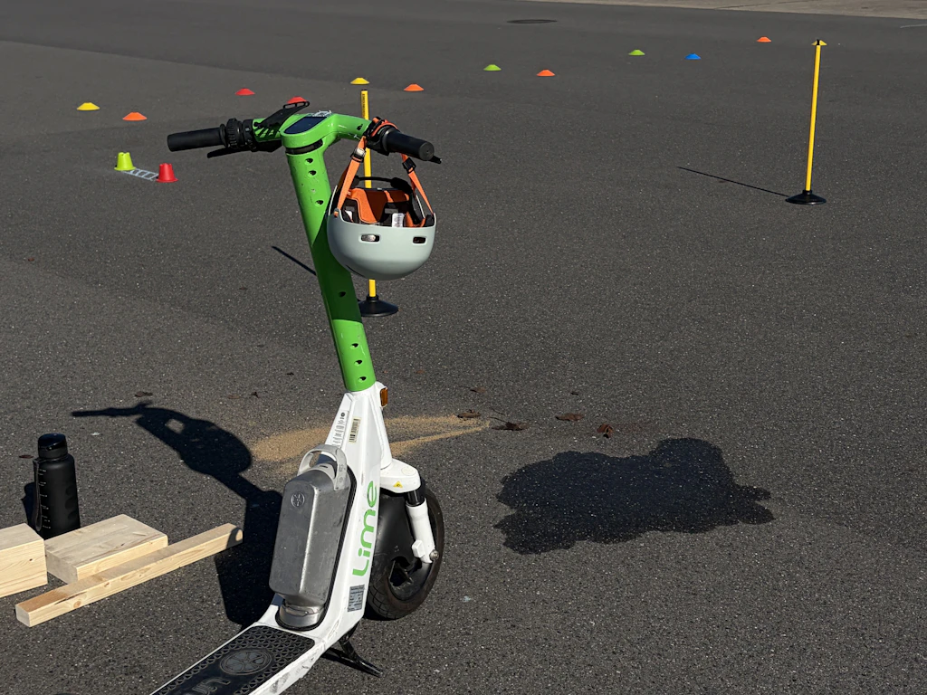 E-Scooter in Berlin: Verkehrswacht trainiert Schüler im Hütchenparcours