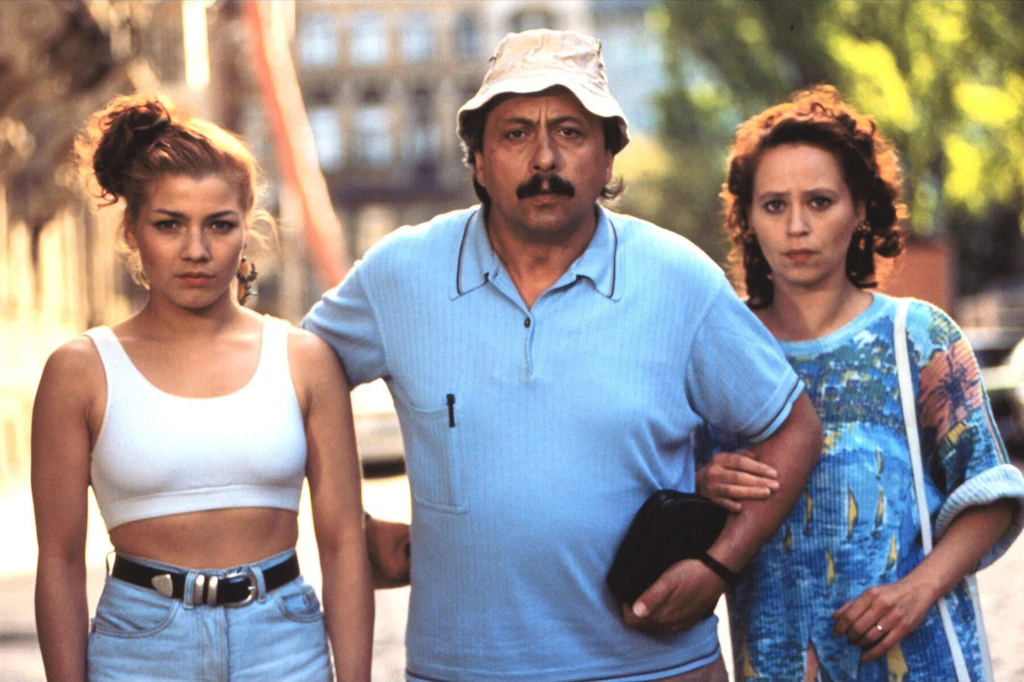 Claudia Schmutzler, Wolfgang Stumph, Marie Gruber (v.l.) waren im Kino-Hit „Go,Trabi go“ die ostdeutsche Familie Struutz, die mit dem Trabi den Westen erkundete.
