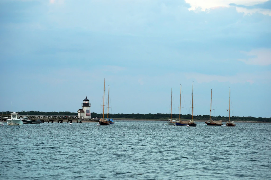 Der Leuchtturm am Hafen von Nantucket: Am Südstrand der Insel hat ein Sturm Wrackteile freigelegt.