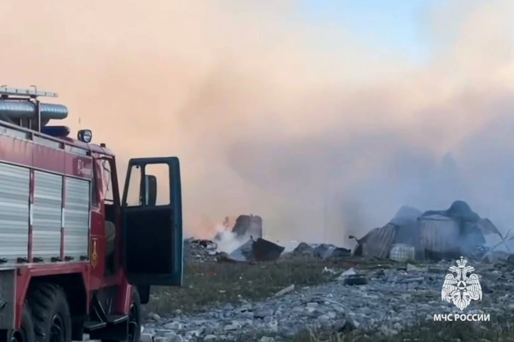 Die Feuerwehr kämpfte beim Brand in Kubrinsk stundenlang gegen die Flammen.